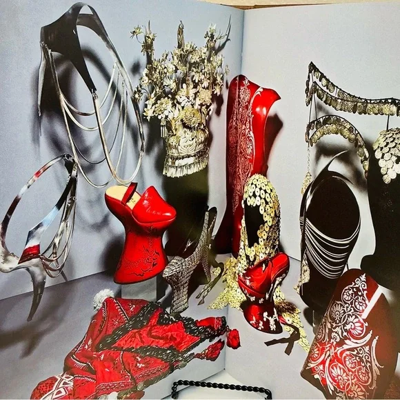 Alexander McQueen: Savage Beauty - Large Coffee Table Book - Picture 8 of 14